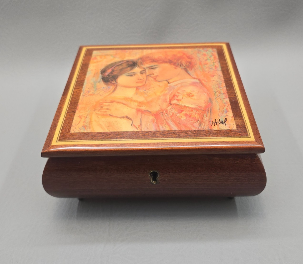 Vintage Reuge Edna Hibel Young Lover Music Jewelry Box Romance Beethoven SIGNED