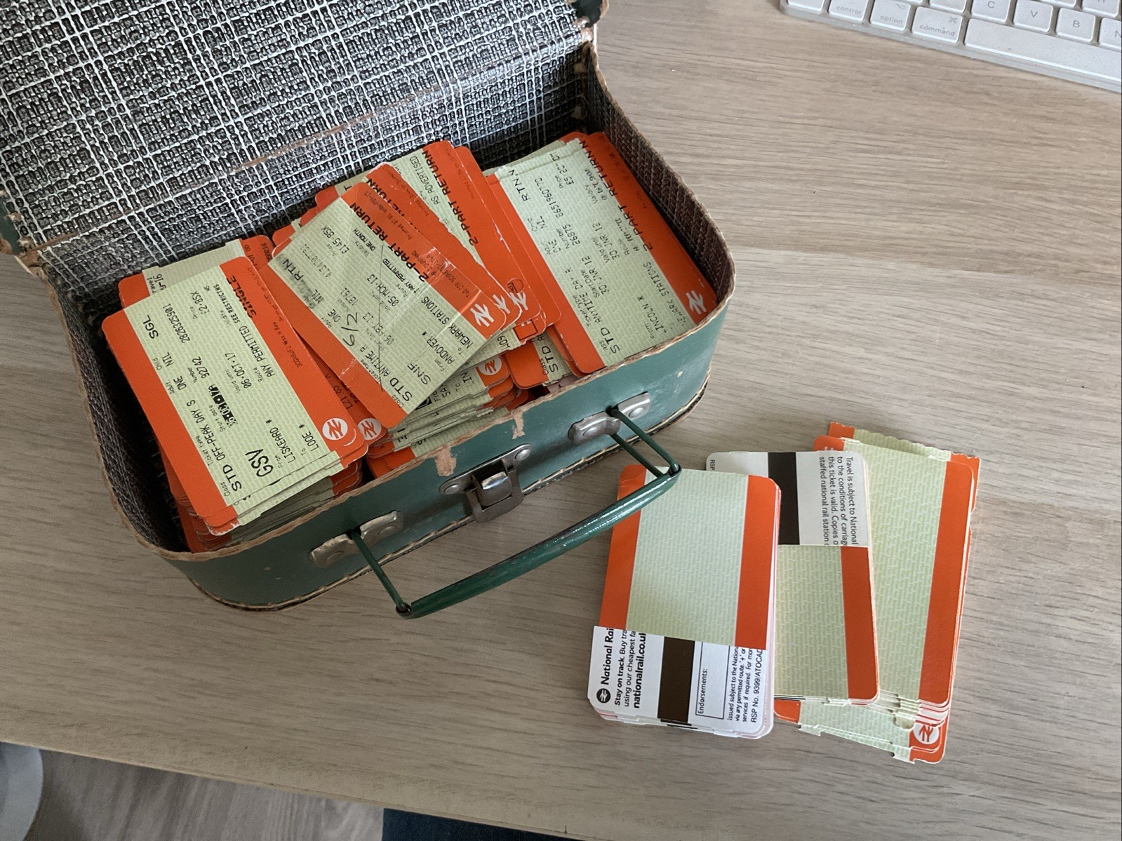 VERY LARGE COLLECTION OF TRAIN TICKETS IN A OLD CASE. INCLUDES UNUSED EXAMPLES. VERY LARGE COLLECTION OF TRAIN TICKETS IN A OLD CASE. INCLUDES UNUSED EXAMPLES.