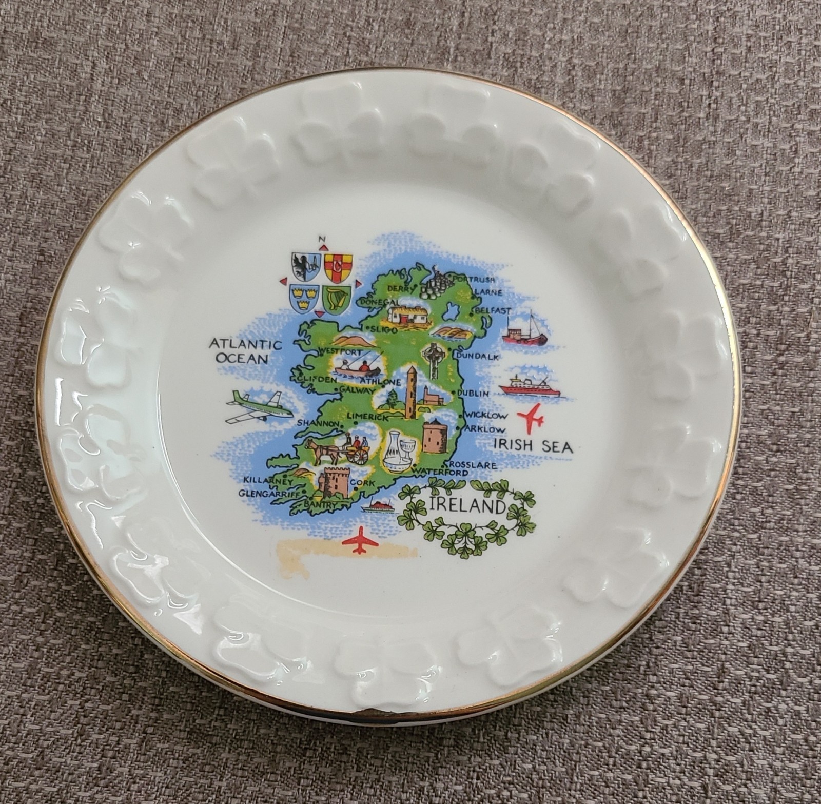 Vtg Carrigdhoun Pottery Map of Ireland Embossed Clover Trinket Pin Teabag Dish
