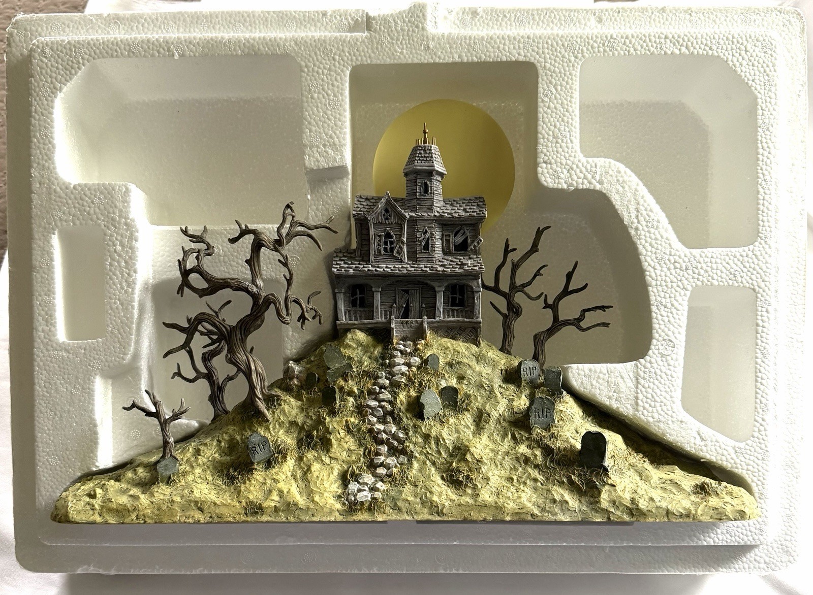 Vtg 2006 Hamilton Disney Mickeys Frightfully Fun Halloween Display House / Super
