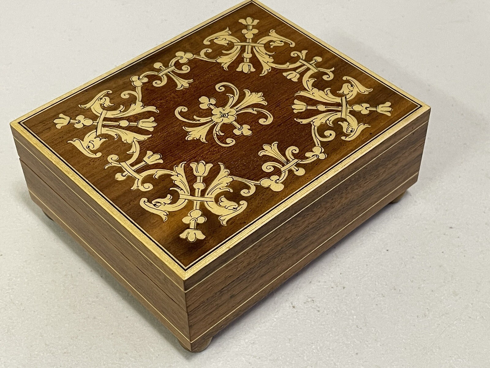 NOS Vintage REUGE Music Box Made In Switzerland Original 1983 Song: Camelot NOS Vintage REUGE Music Box Made In Switzerland Original 1983 Song: Camelot