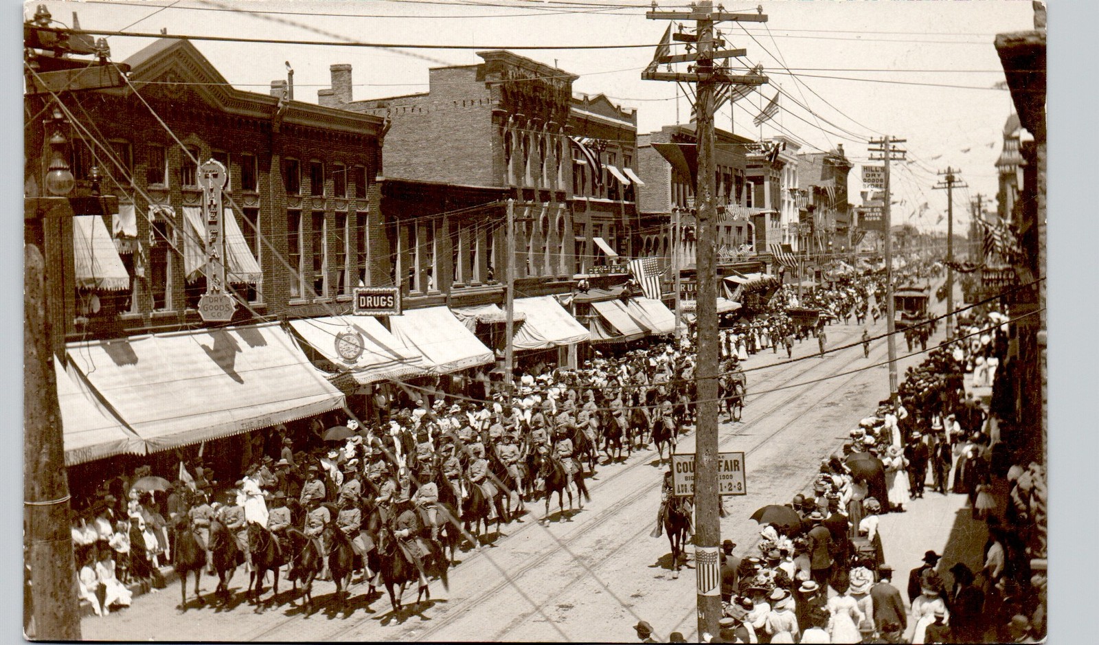DOWNTOWN PARADE fond du lac wi c1910 postcard wisconsin real photo rppc street