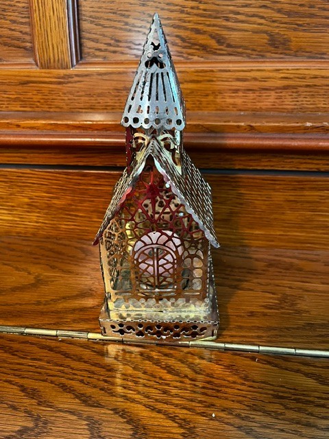 FWC Metal Filigree CHURCH Tea Light Candle Holder Lacy Vintage 7.5in Gold Plated