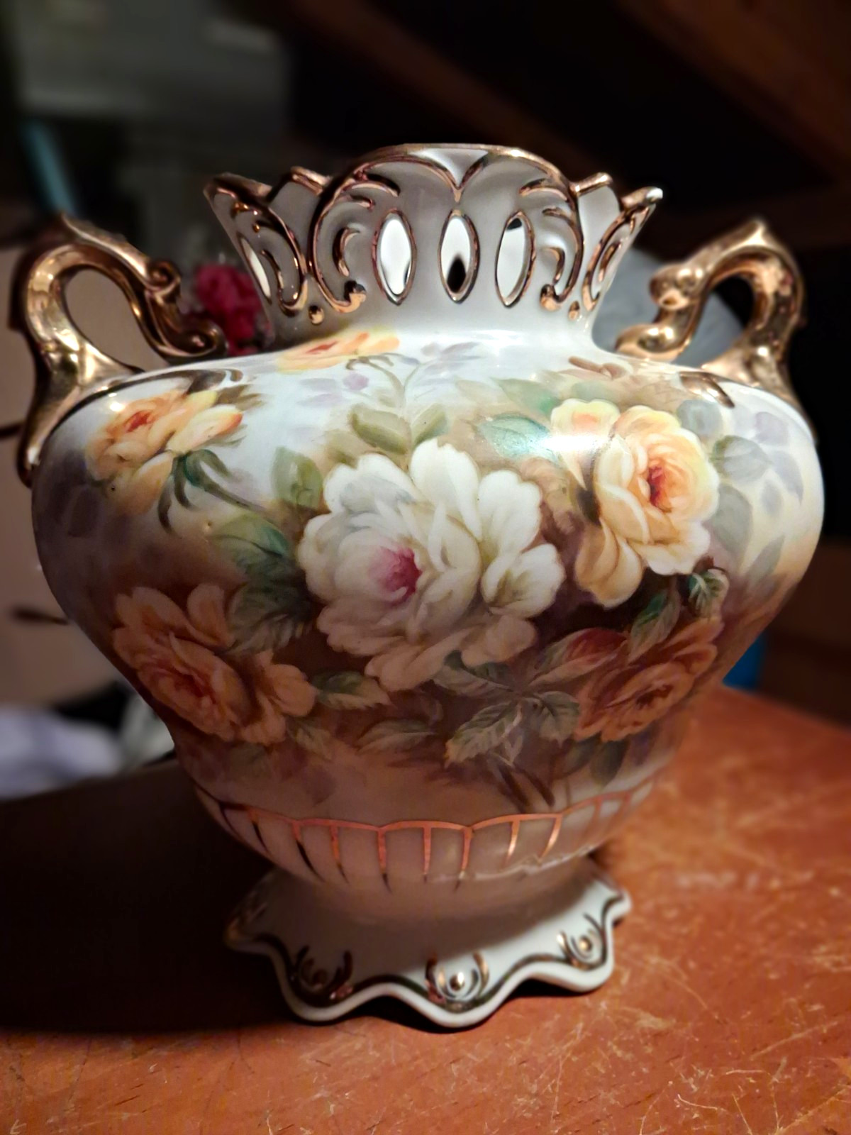 BEAUTIFUL ANTIQUE UCAGCO VASE