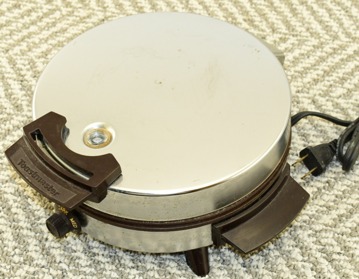 Vintage Toastmaster Waffle Baker Maker W252 W252F Retro Chrome