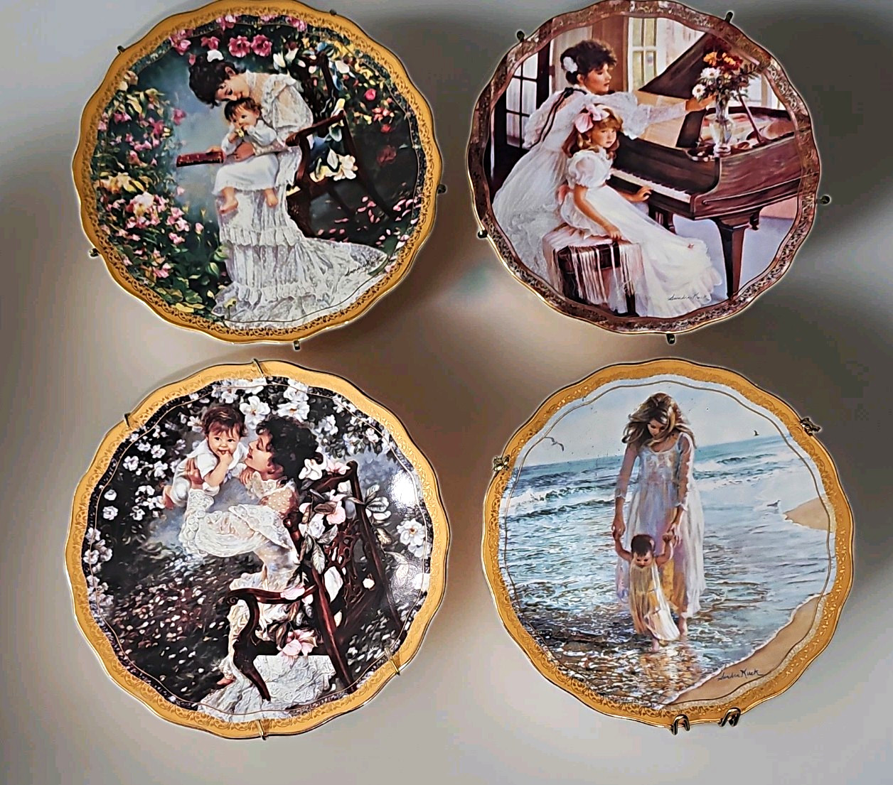 Sandra Kuck Reflections of Love Plates Lot of 4 w/ Wall Hangers Mother Reco