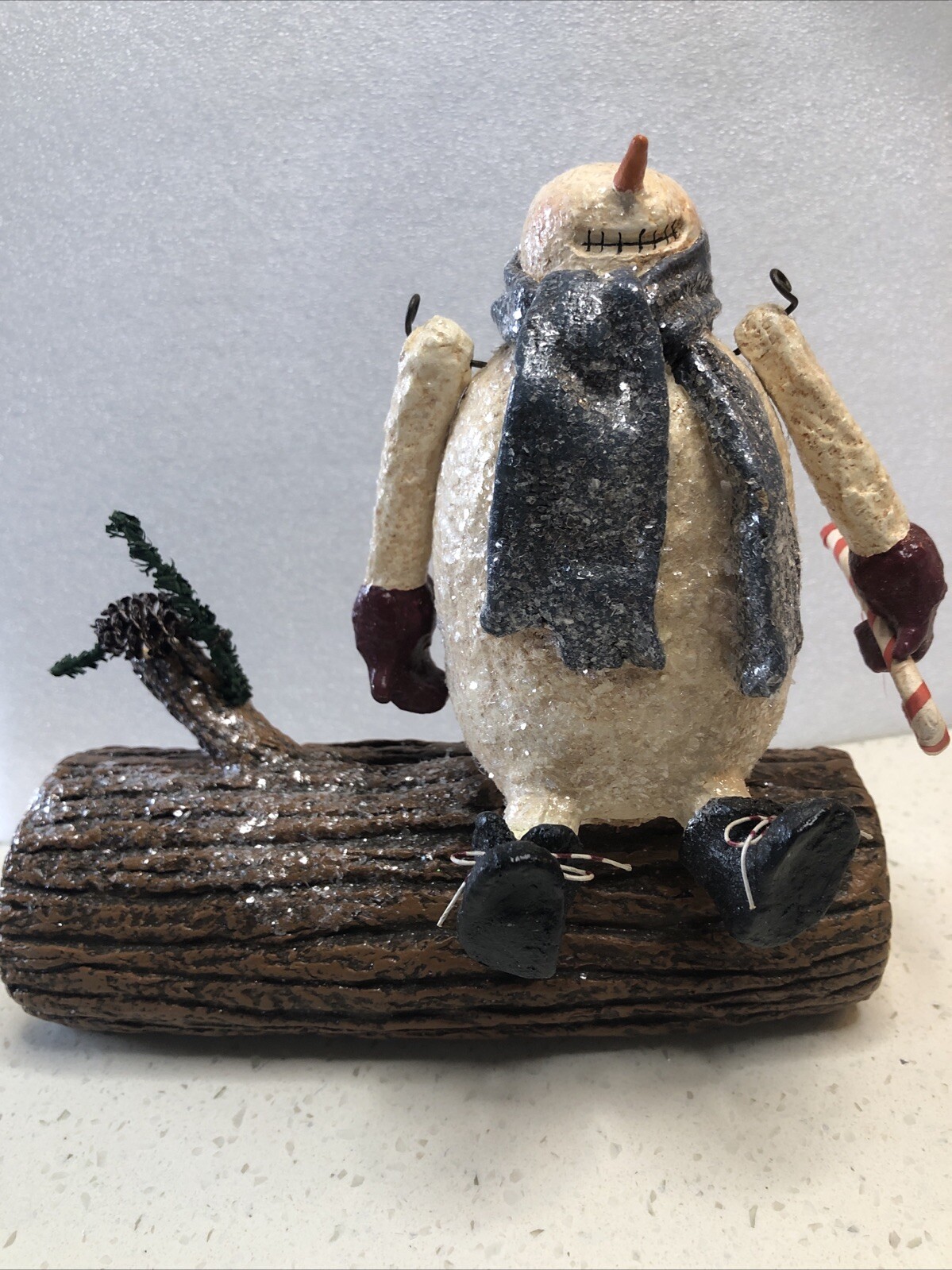VTG MISTLETOE MANOR FIGURINE/ Demdaco 