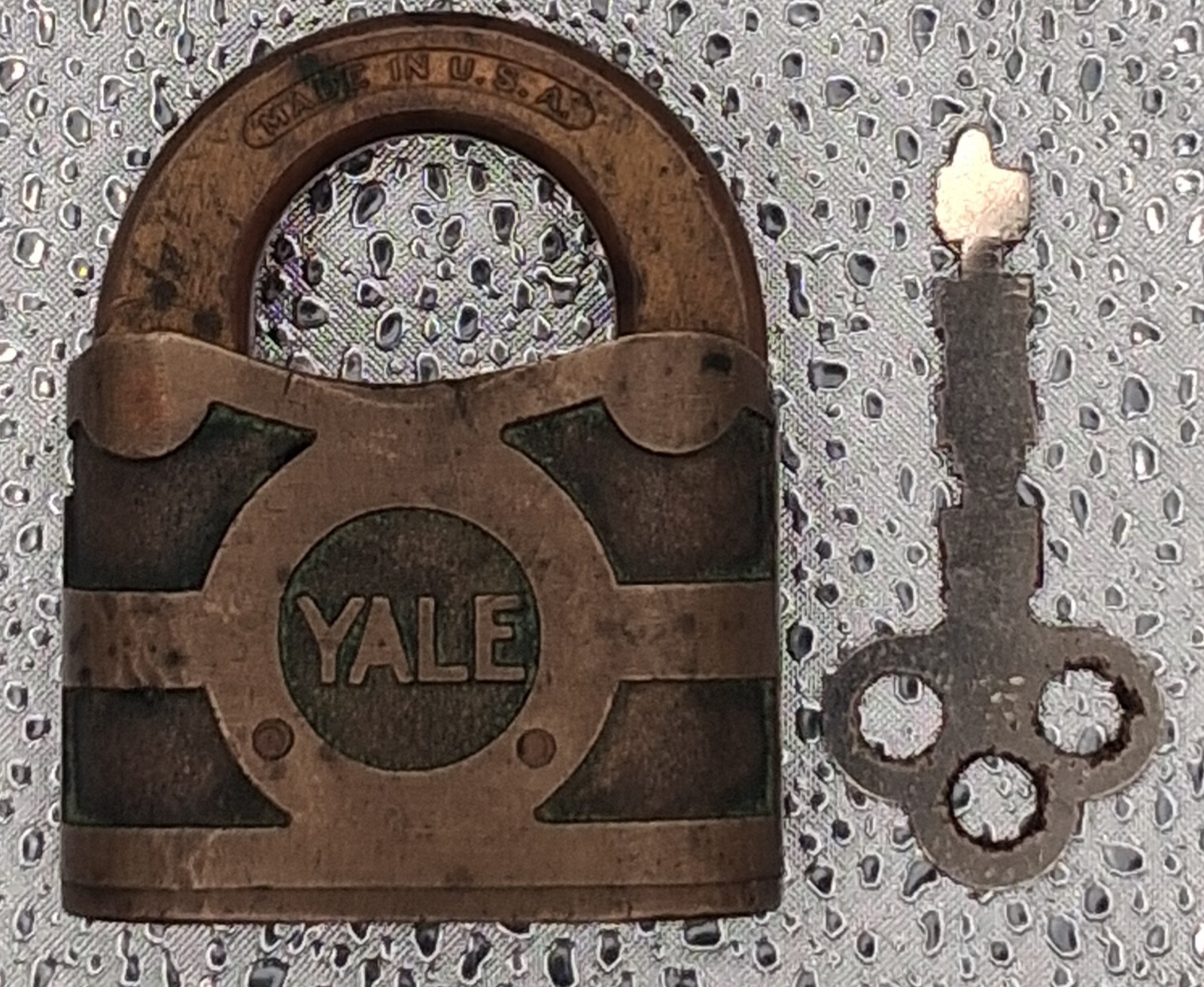 Antique c1910s Yale & Towne Brass Warded Padlock Lock w/ Key Made in USA Antique c1910s Yale & Towne Brass Warded Padlock Lock w/ Key Made in USA