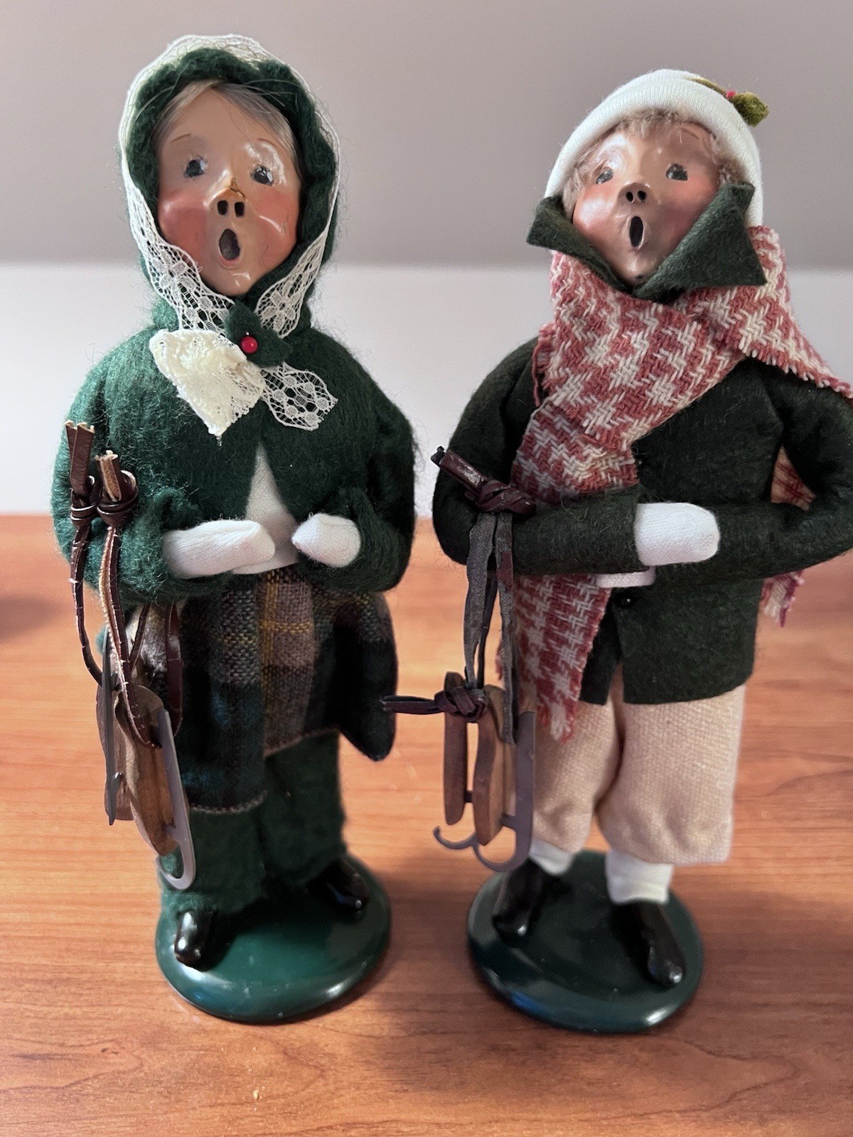 Rare Vintage Byers Choice Ltd Carolers 1989 Girl and Boy W/ Ice Skates