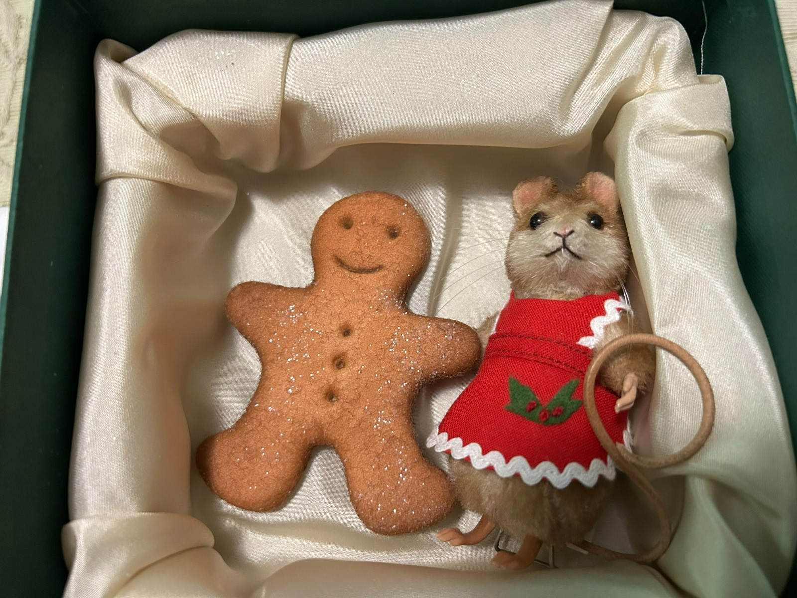 R John Wright Christmas Mouse 