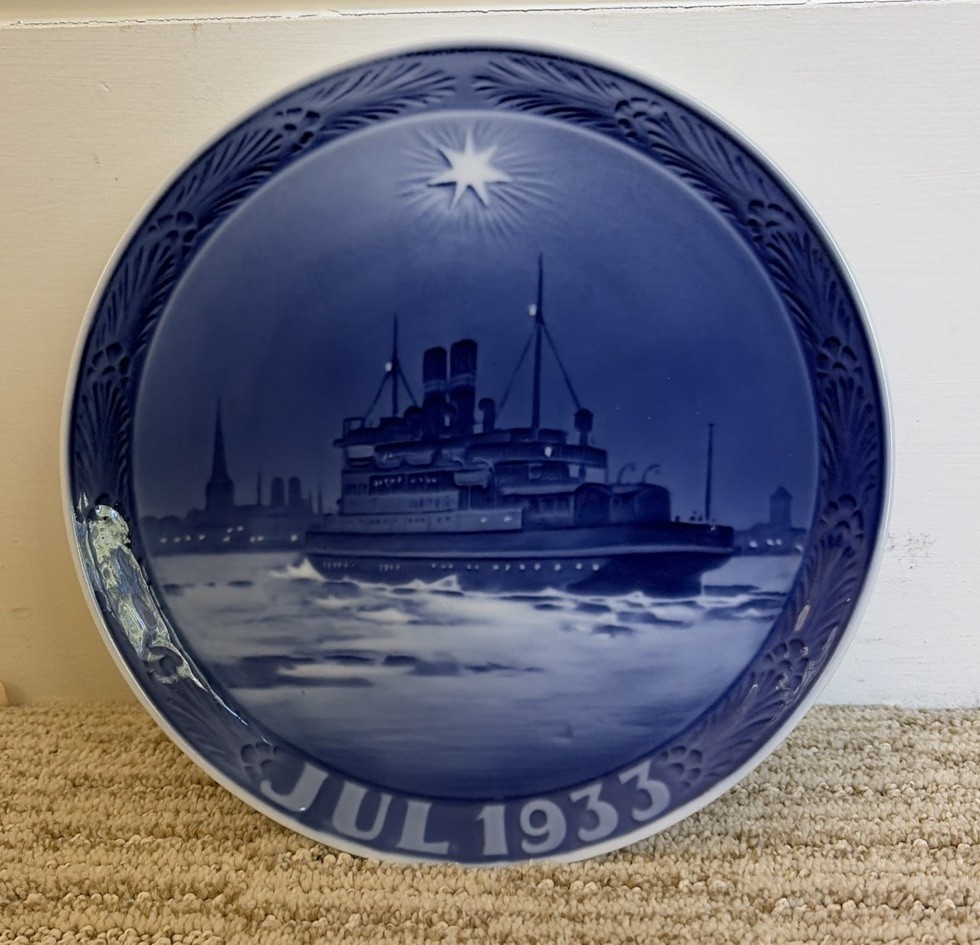 ROYAL COPENHAGEN “Jul 1933” ROYAL COPENHAGEN “Jul 1933”
