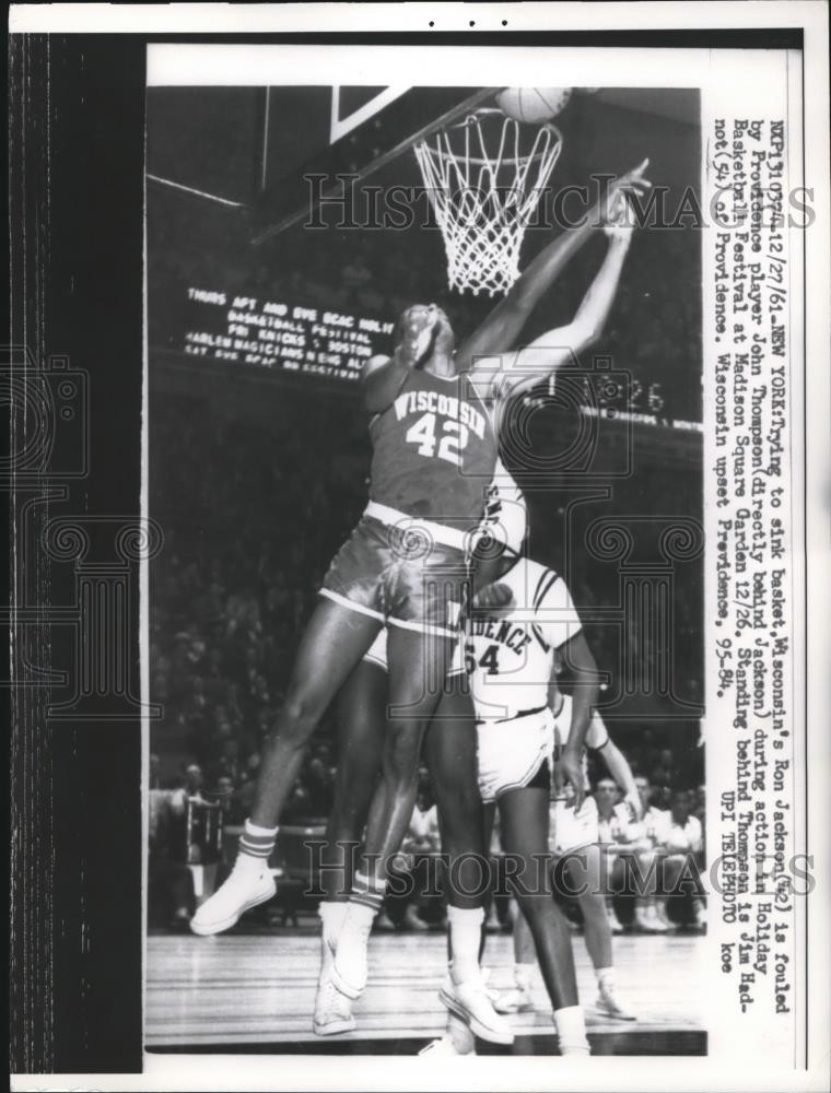 1961 Press Photo Wisconsin Ron Jackson fouled Providence John Thompson