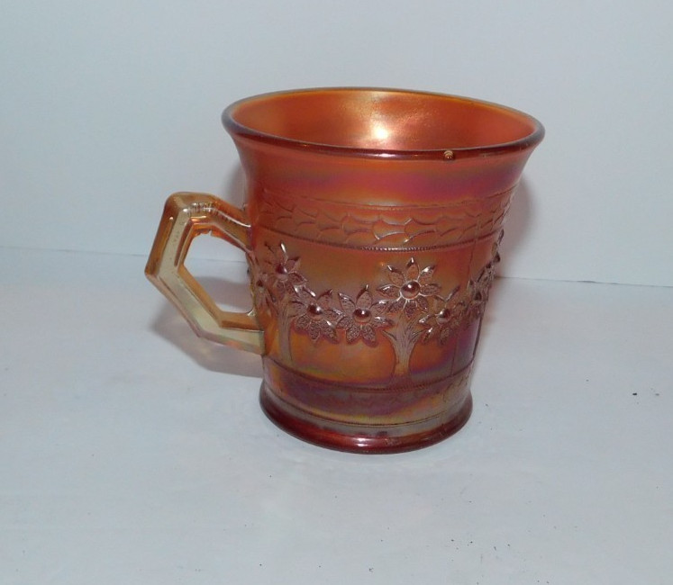NEAT VINTAGE FENTON MARIGOLD CUP OR MUG FLORAL DESIGN HAS CHIP ON BOTTOM NEAT VINTAGE FENTON MARIGOLD CUP OR MUG FLORAL DESIGN HAS CHIP ON BOTTOM