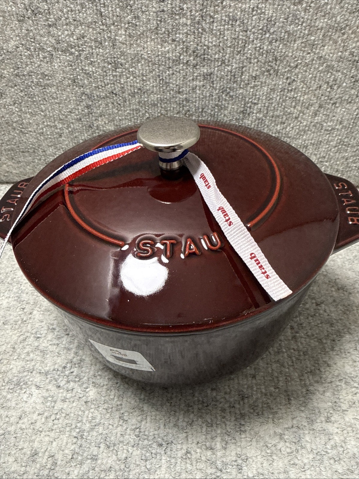 staub dutch oven Cast Iron #20 Grenadine New 7 7/8 X 6 In 
