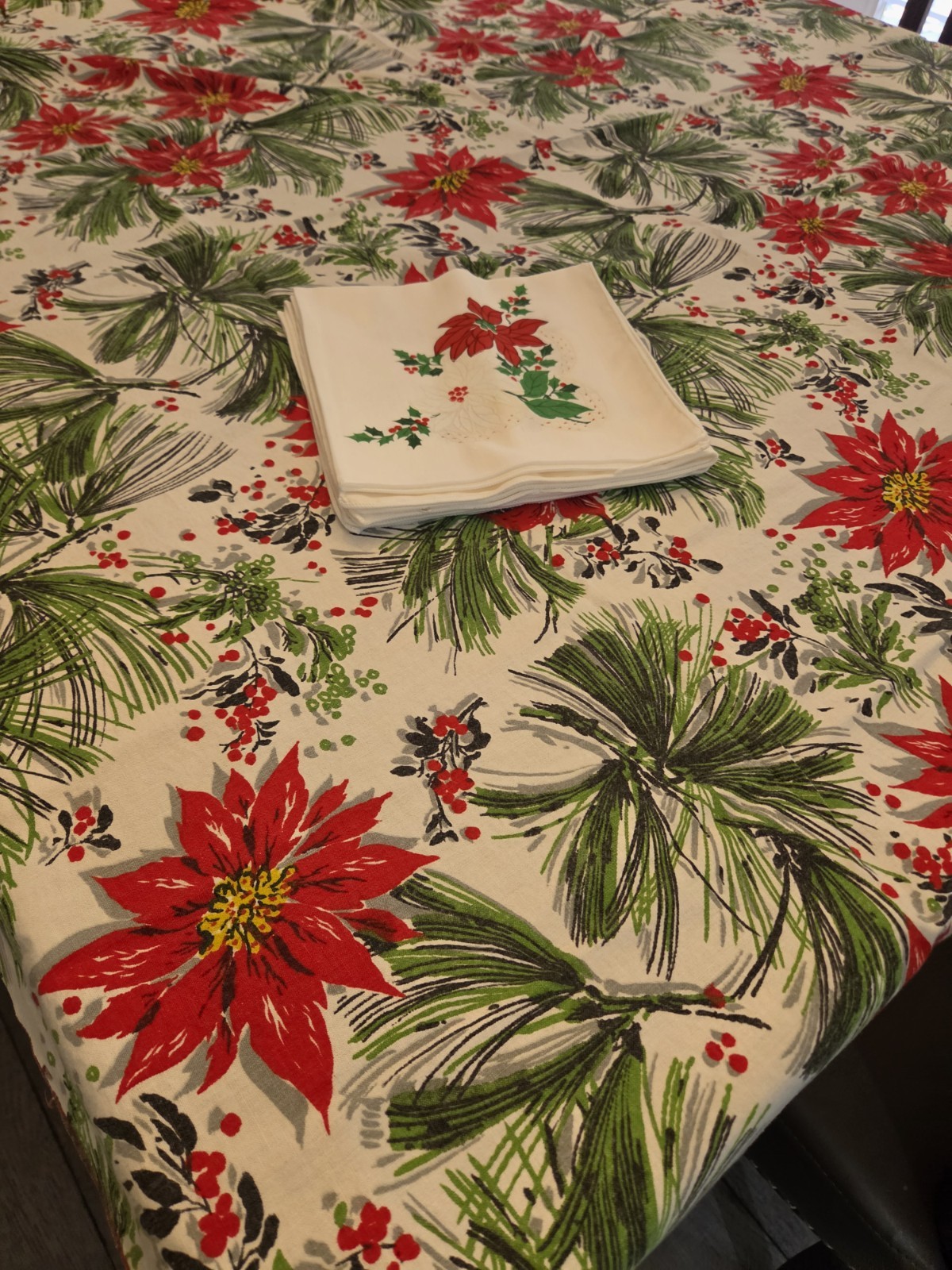 Vintage Christmas Fabric Tablecloth 50\ Vintage Christmas Fabric Tablecloth 50\