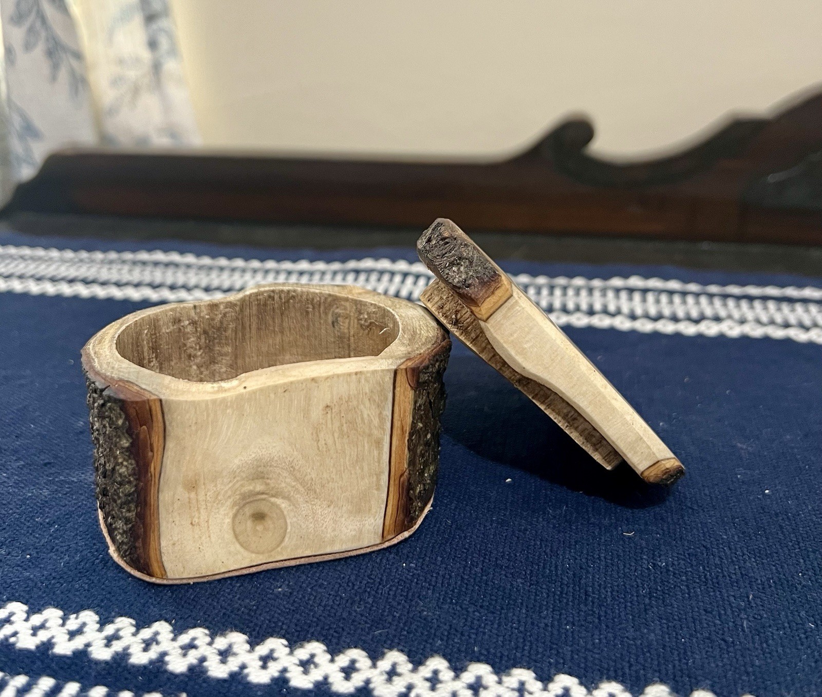 Vtg Trinket Box Oregon Myrtlewood Jewelry Memory Natural w Bark & Leather Lining