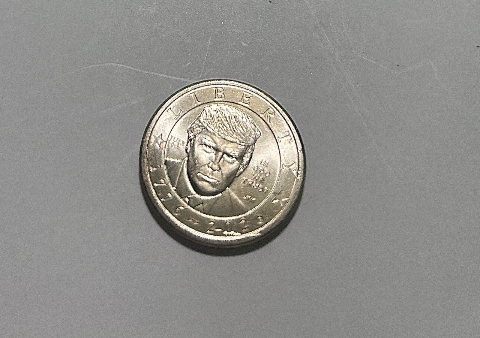TRUMP 4th July PRIVY Gold Dollar 2026 TRUMP 4th July PRIVY Gold Dollar 2026