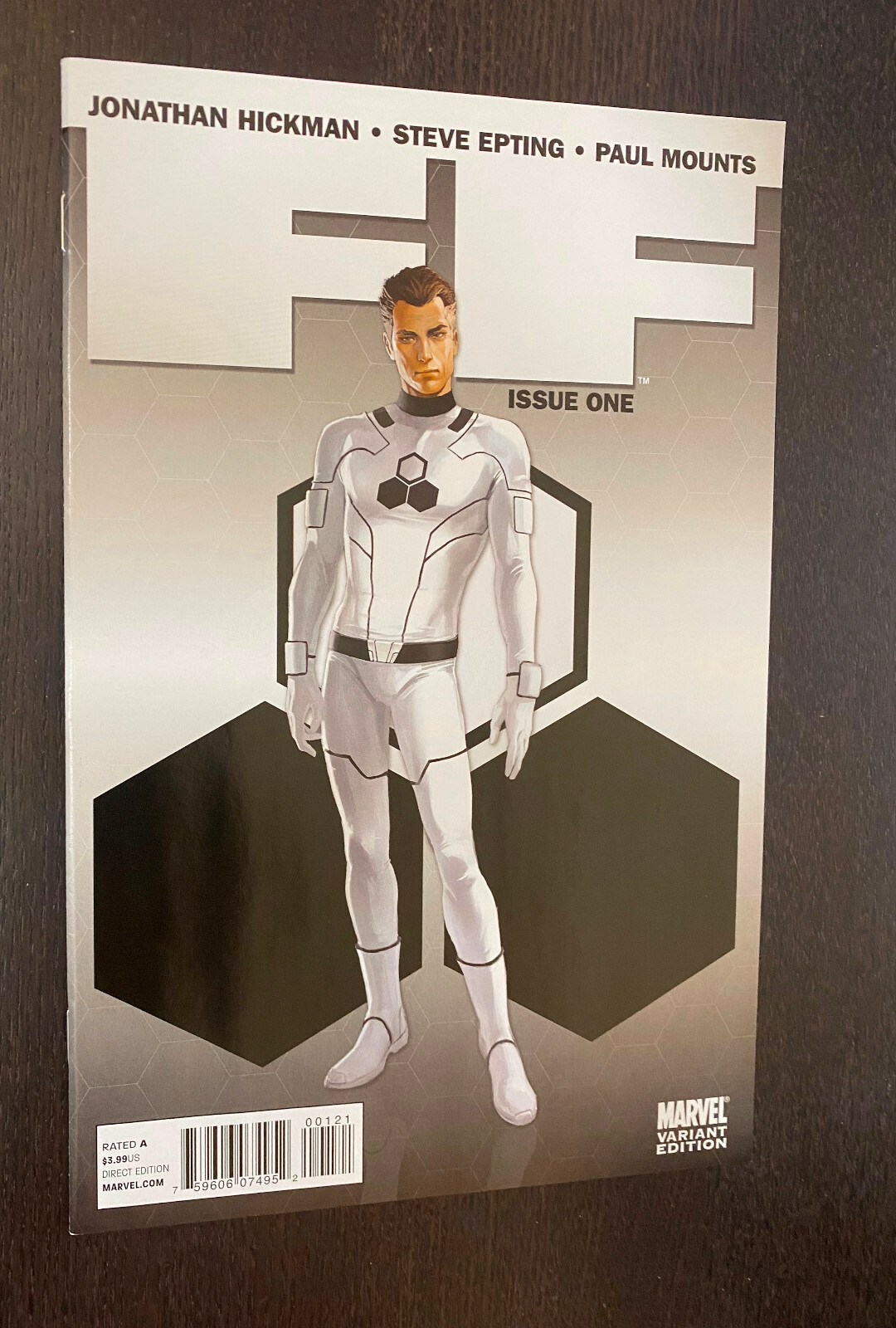 FF FUTURE FOUNDATION #1 (Marvel Comics 2011) -- Djurdjevic Reed VARIANT -- NM-
