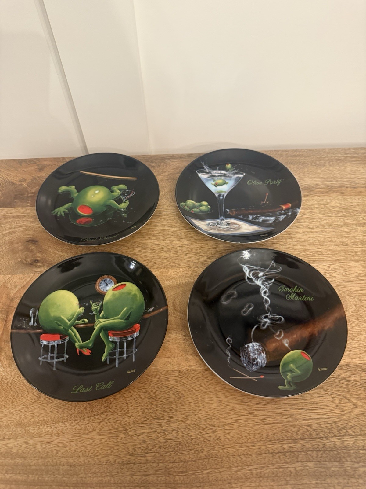 Michael Godard Santa Barbara Design Set of 4 Canapé Plates Olive Party RARE