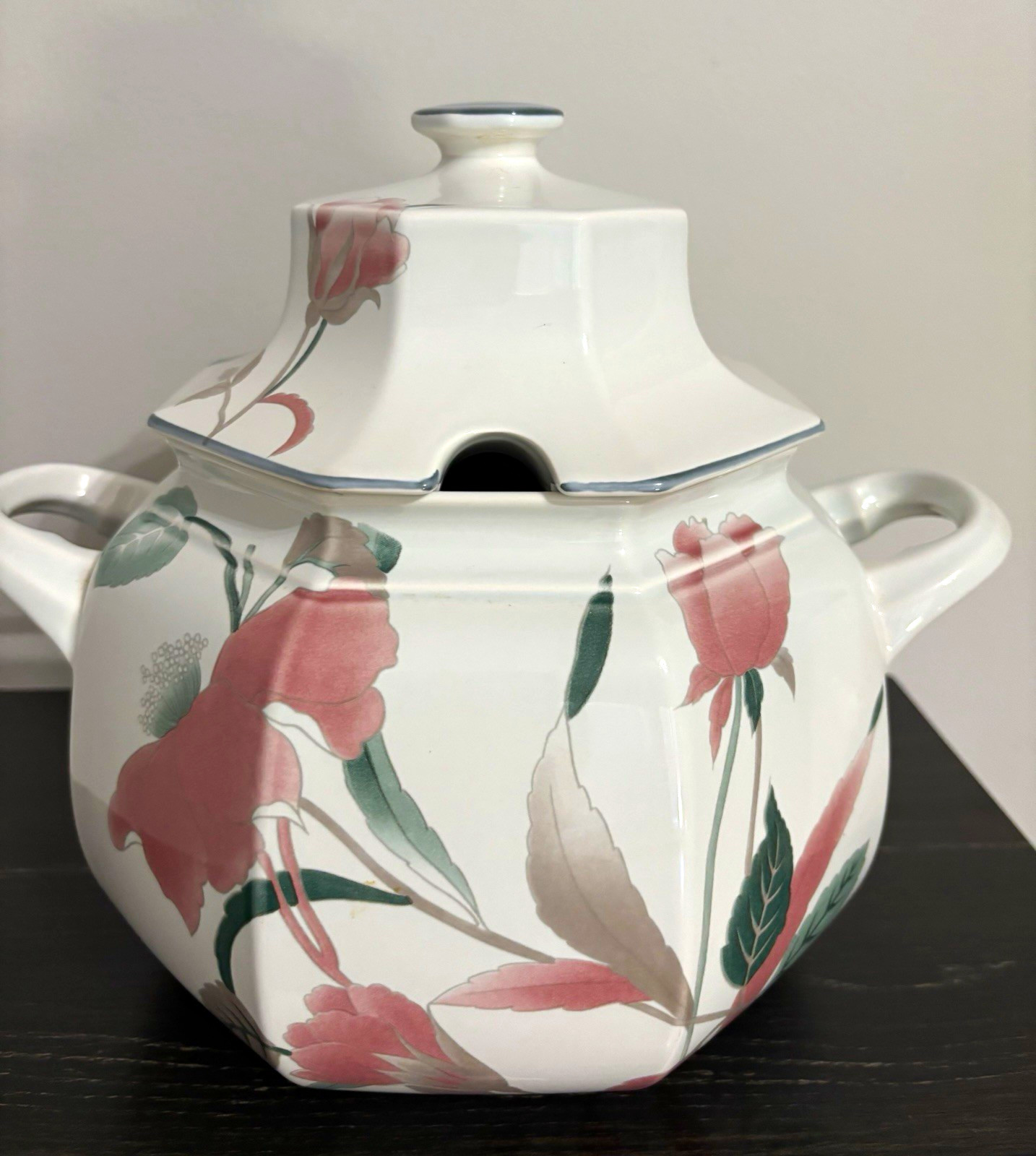 Mikasa Continental Silk Flowers F3003 Ceramic Soup Tureen w/ Lid & Handles