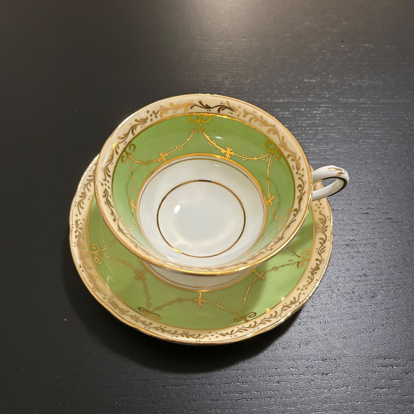 Vintage Grosvenor Tea Cup & Saucer – Ye Olde English Green & Gold 4529 Vintage Grosvenor Tea Cup & Saucer – Ye Olde English Green & Gold 4529
