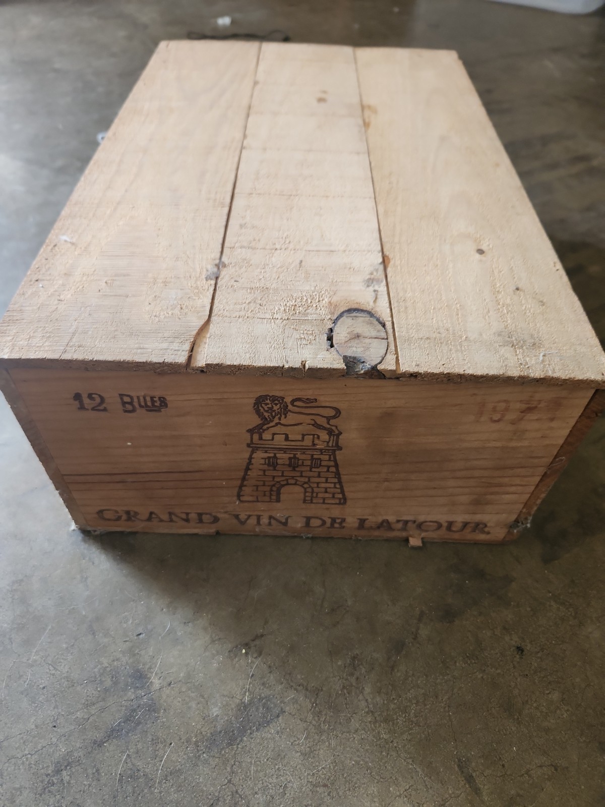 1973Chateau Latour Original Wooden Case With Lid & Dividers 1973Chateau Latour Original Wooden Case With Lid & Dividers