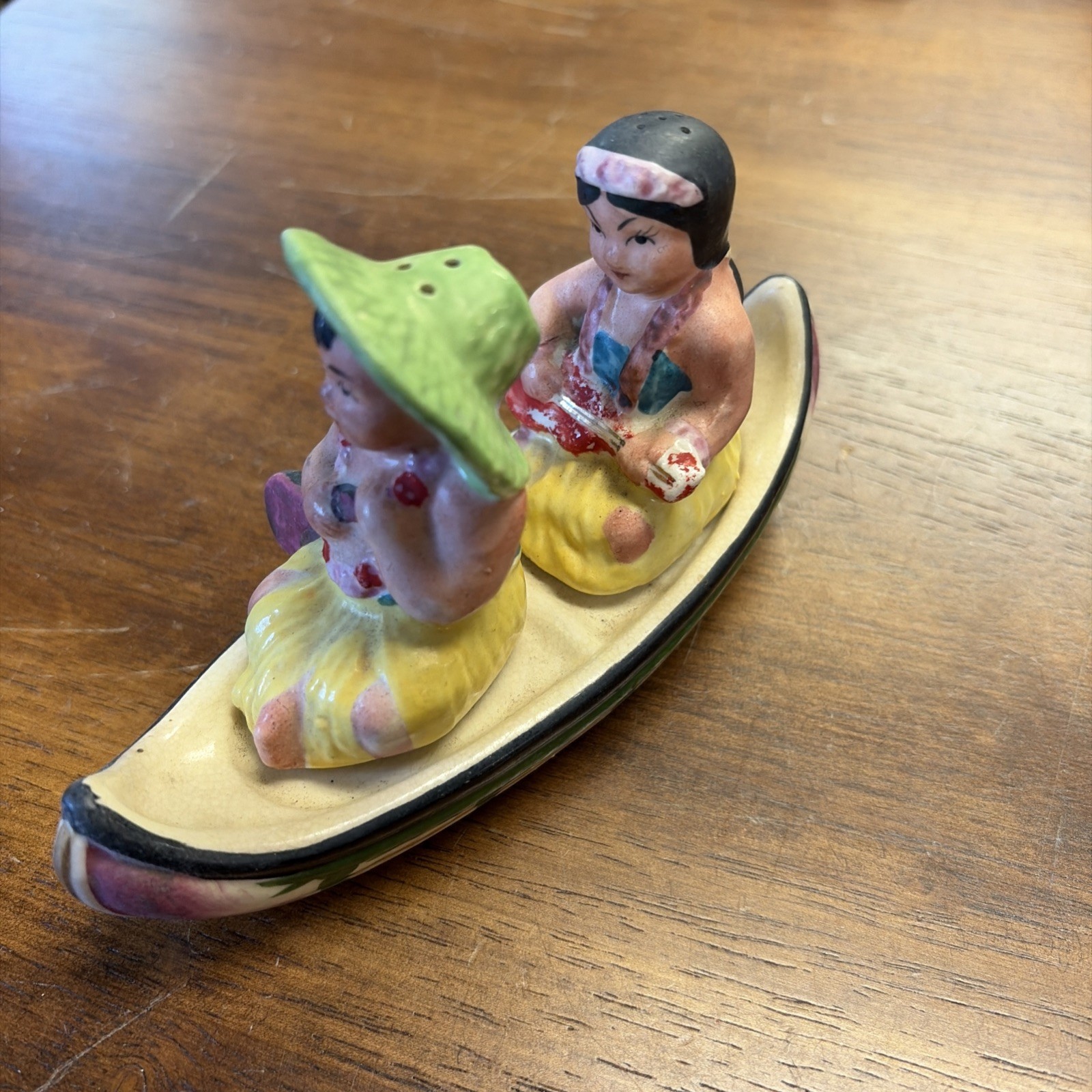 Vintage Hawaiian Hula Salt And Pepper Shakers In A Canoe Made In Japan