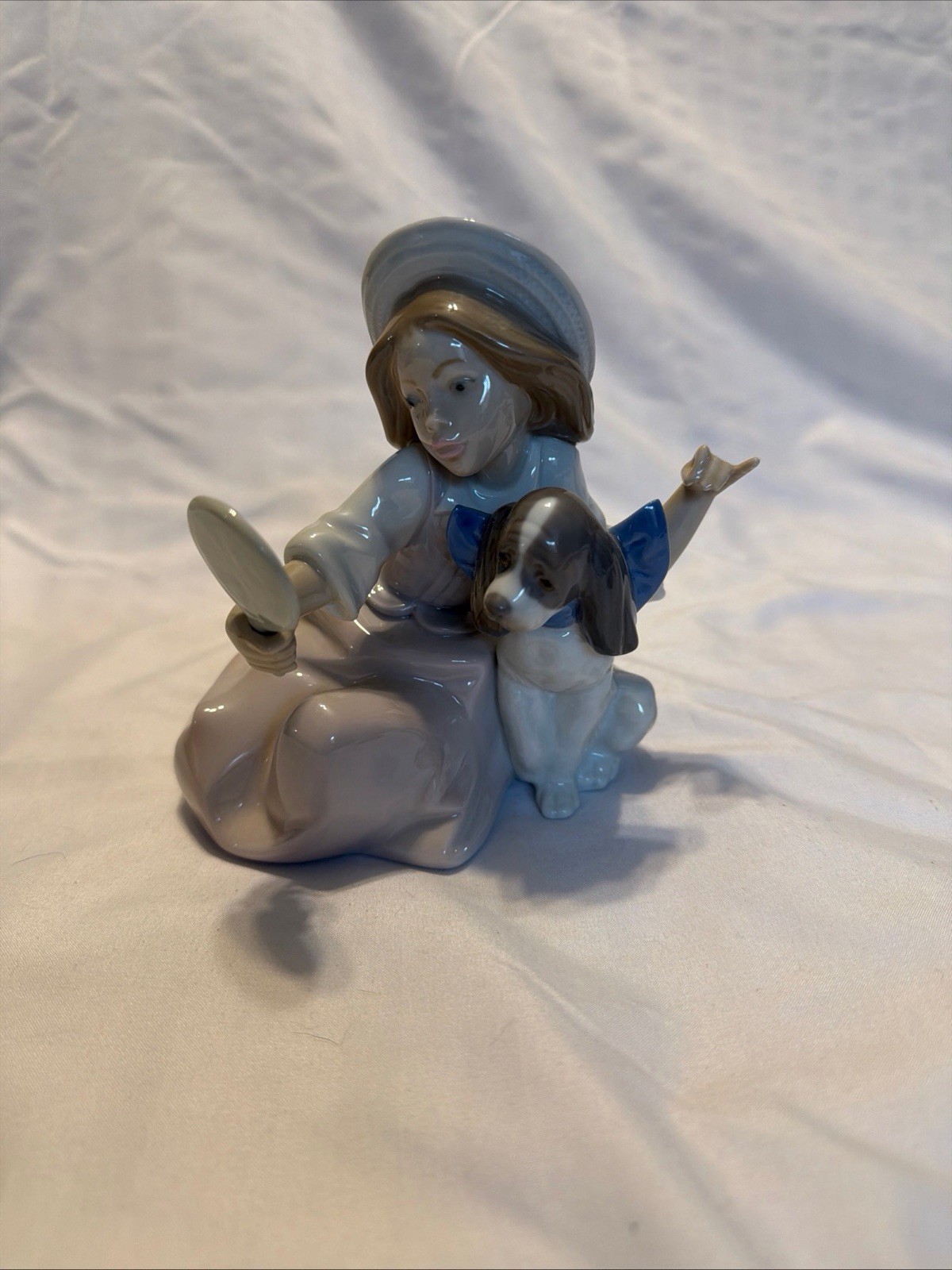 Lladro #5468 “ Who’s The Fairest?” Girl/dog porcelain figurine No Box