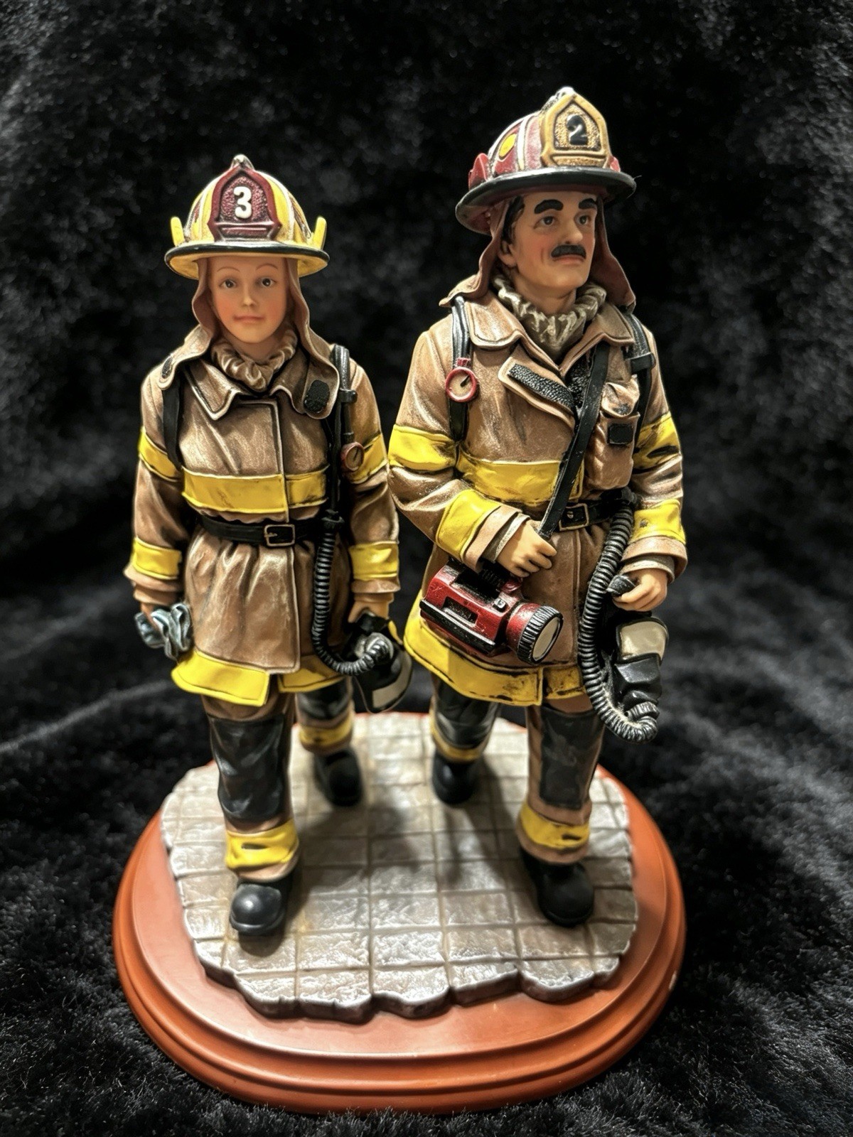 Vintage Vanmark Red Hats of Courage Team Effort FM88008 Firefighter Statue