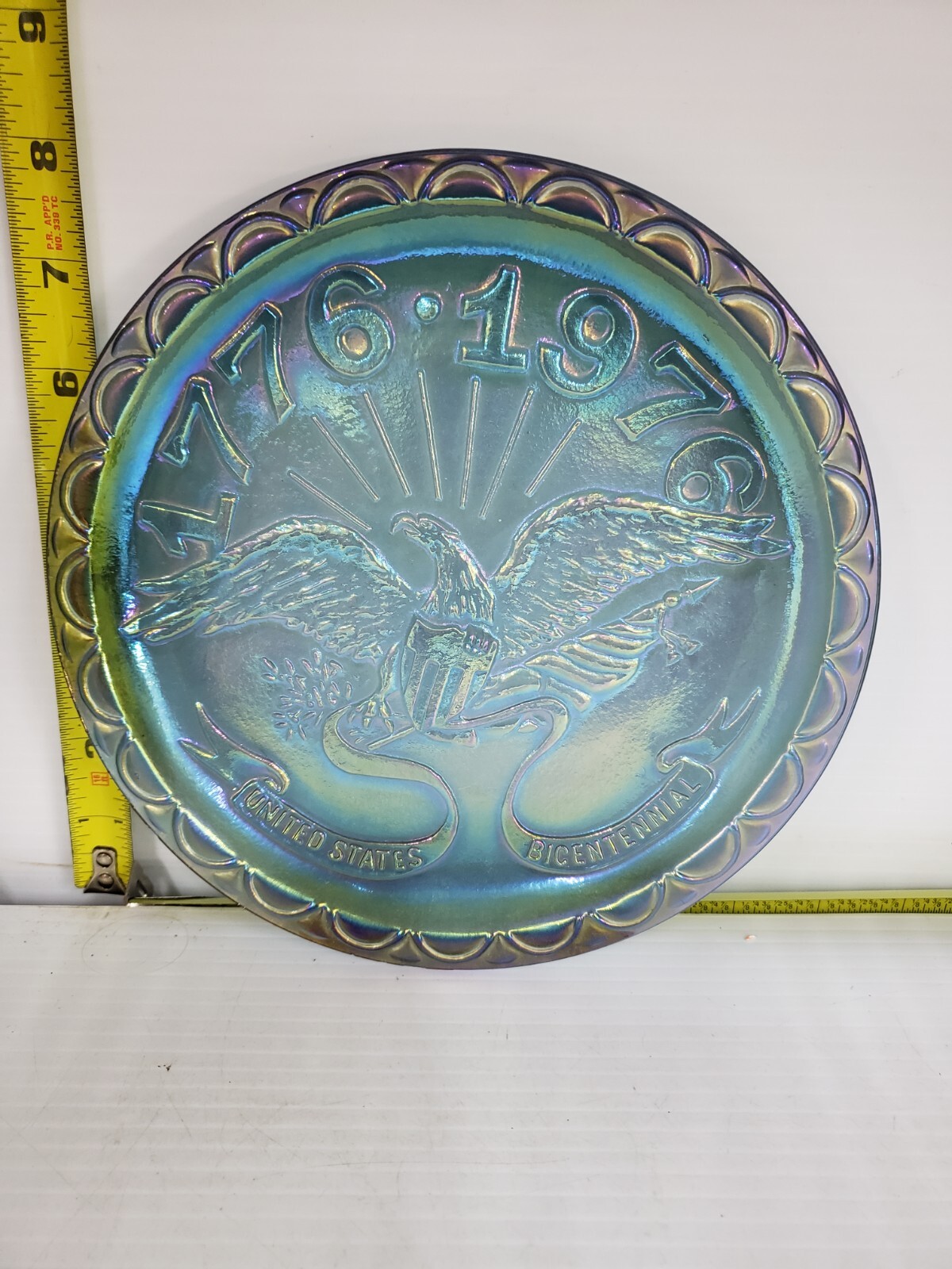 BICENTENNIAL COMMEMORATIVE BLUE CARNIVAL GLASS PLATE 1776-1976