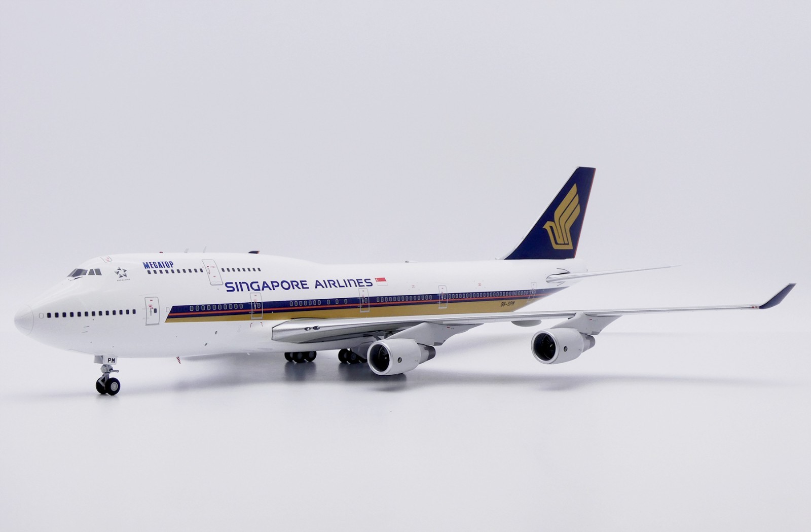 Singapore B747-400 Reg: 9V-SPM \