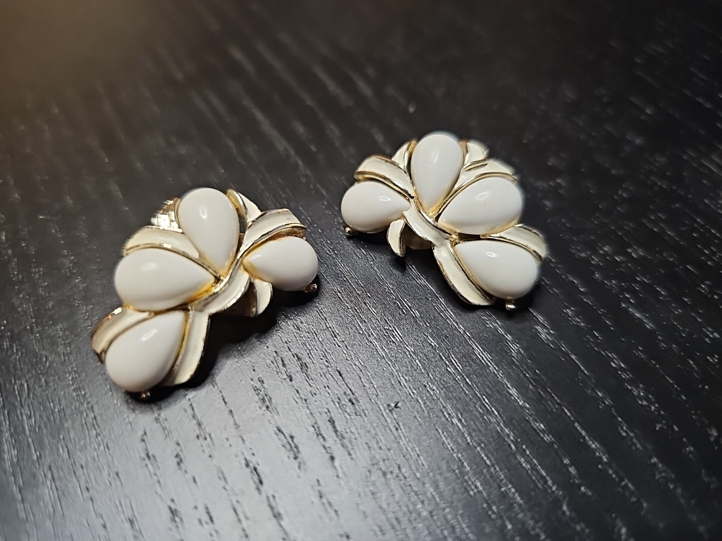 Vintage Kramer White Enamel Gold Tone Clip On Earrings Signed