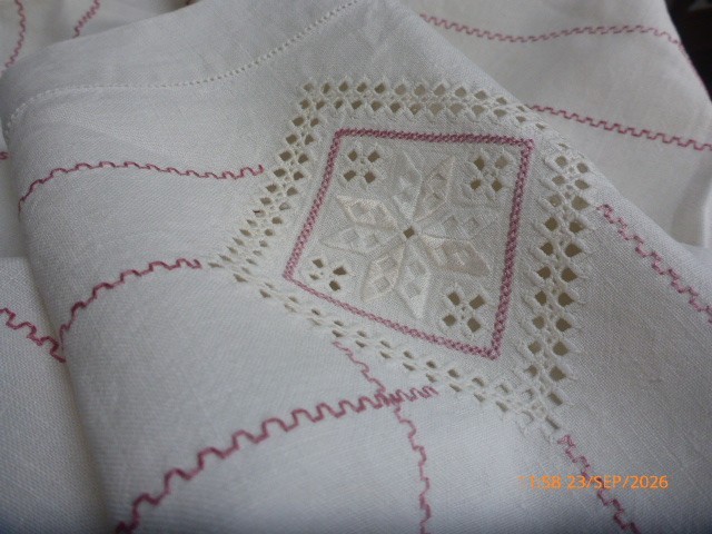 Vintage Hardanger Embroidered Linen Tablecloth 33 1/2\ Vintage Hardanger Embroidered Linen Tablecloth 33 1/2\