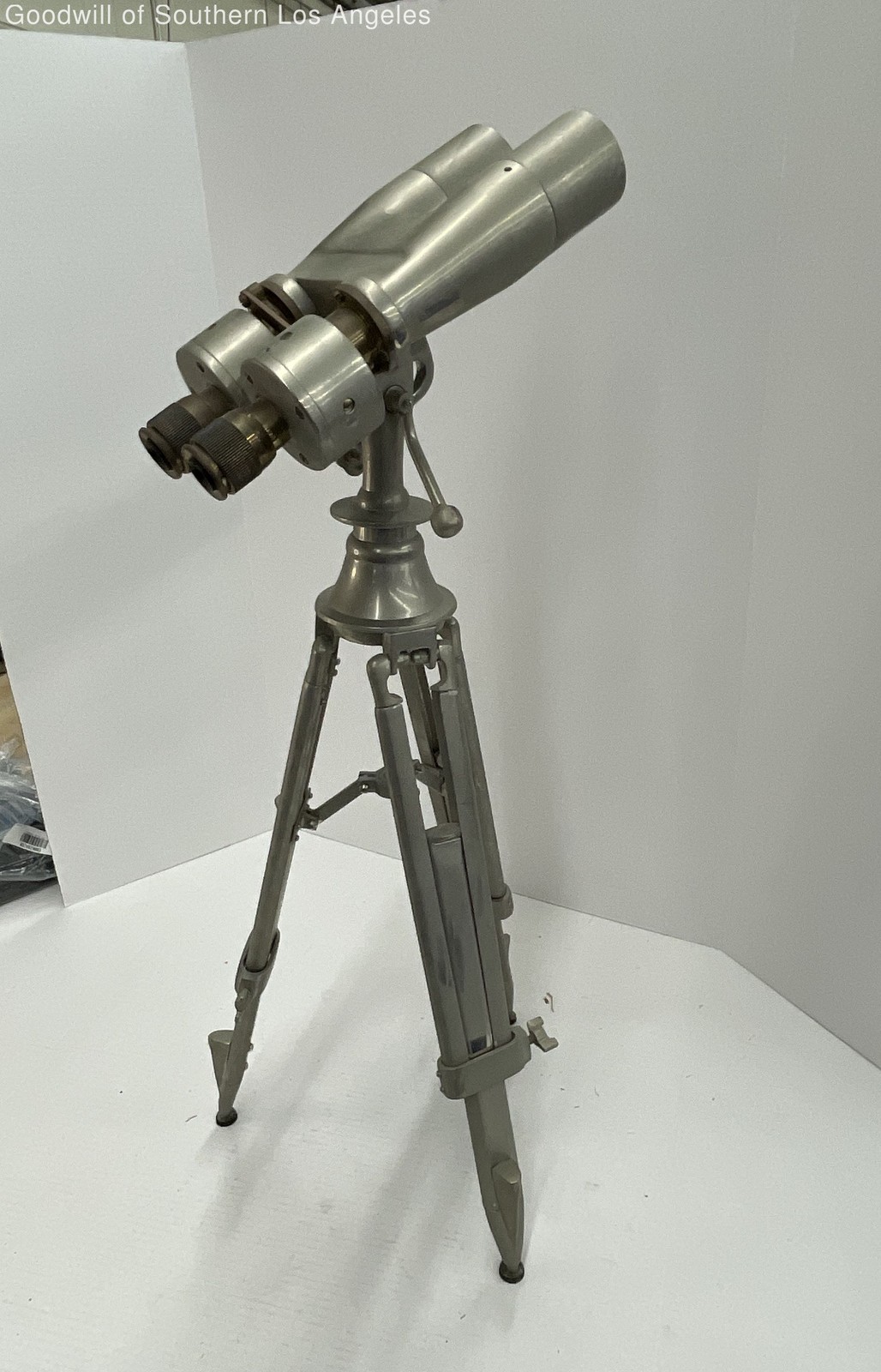 Vintage Military Style Binoculars on Adjustable Tripod Stand Vintage Military Style Binoculars on Adjustable Tripod Stand