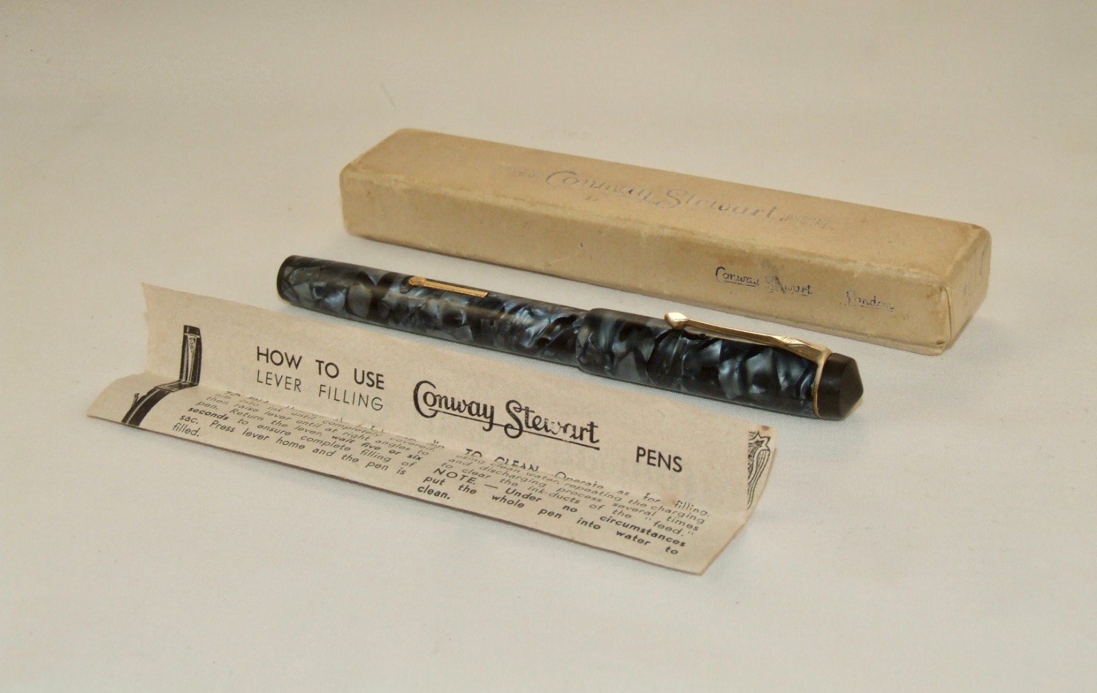 VINTAGE CONWAY STEWART FOUNTAIN PEN- THE CONWAY PEN No 475 - BLUE MARBLE - C1938