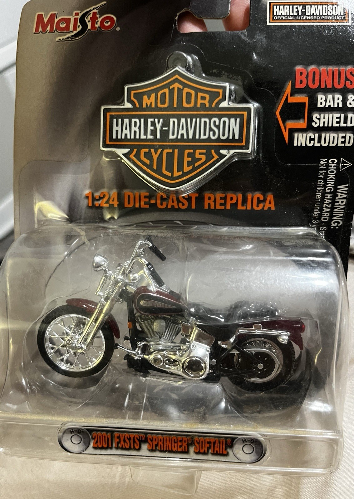 Harley Davidson Maisto 1:24 Die Cast Replica W Bonus Bar & Shield Included