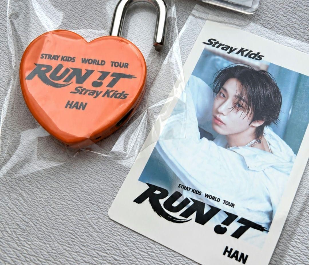 Stray Kids RUN IT Han Heart Lock and Photo Collectible 15+