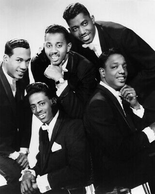 The Temptations pose together in tuxedos 24X36 Poster The Temptations pose together in tuxedos 24X36 Poster