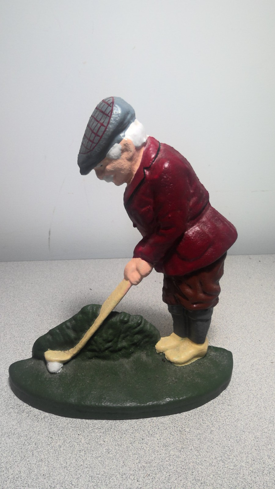 Vintage Heavy Cast Iron “ Putting Golfer” Doorstop/Bookend 8