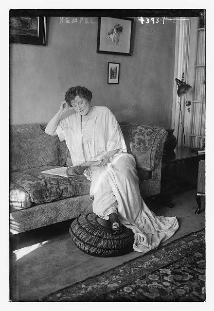 Photo:Frieda Hempel 1900s German Soprano Reading on Couch Opera Singer