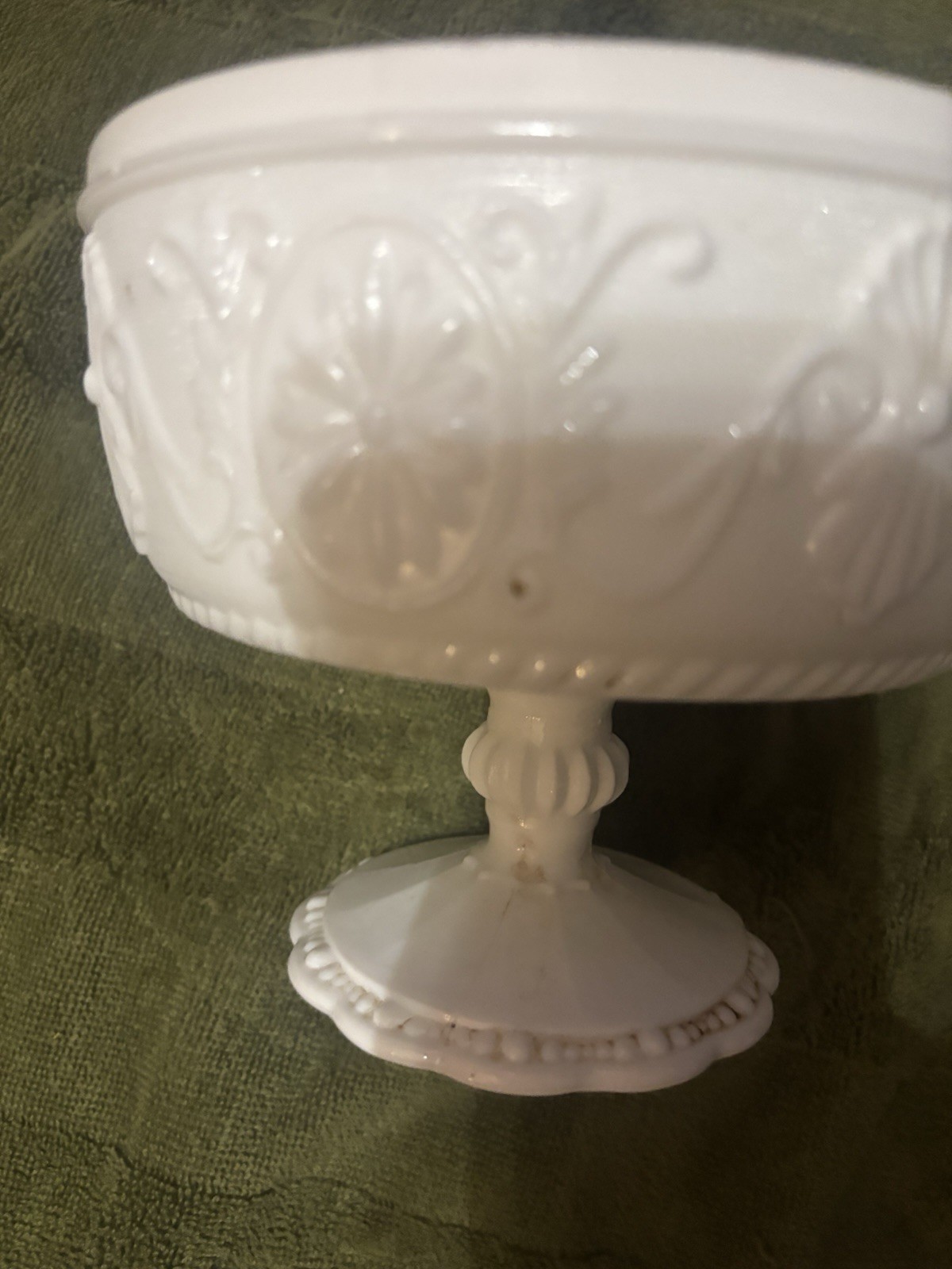 White MILK GLASS White Pedestal Candy Serving Dish 5.5\