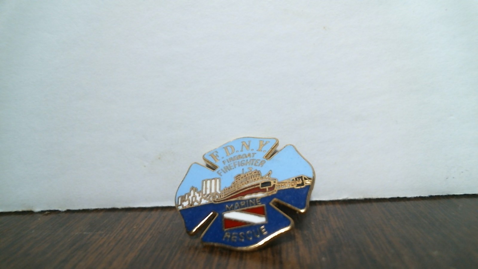 FDNY FIRE DEPT. FIREFIGHTER FIRE BOAT LAPEL PIN -NEW
