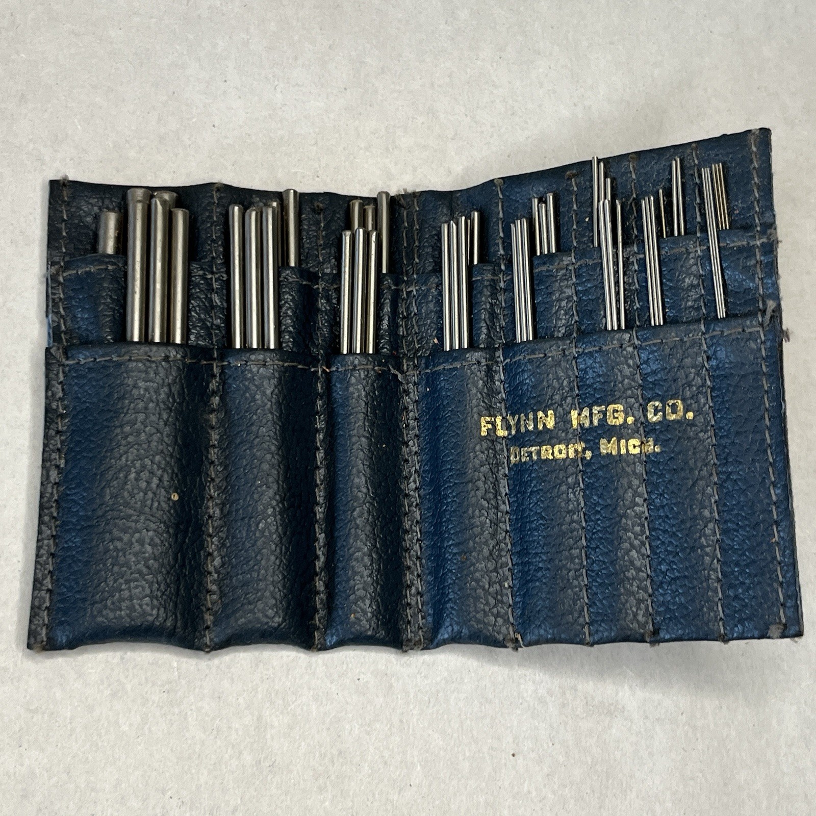 Vintage Set Of Thread Measuring Wires Flynn Leatherette Case sp
