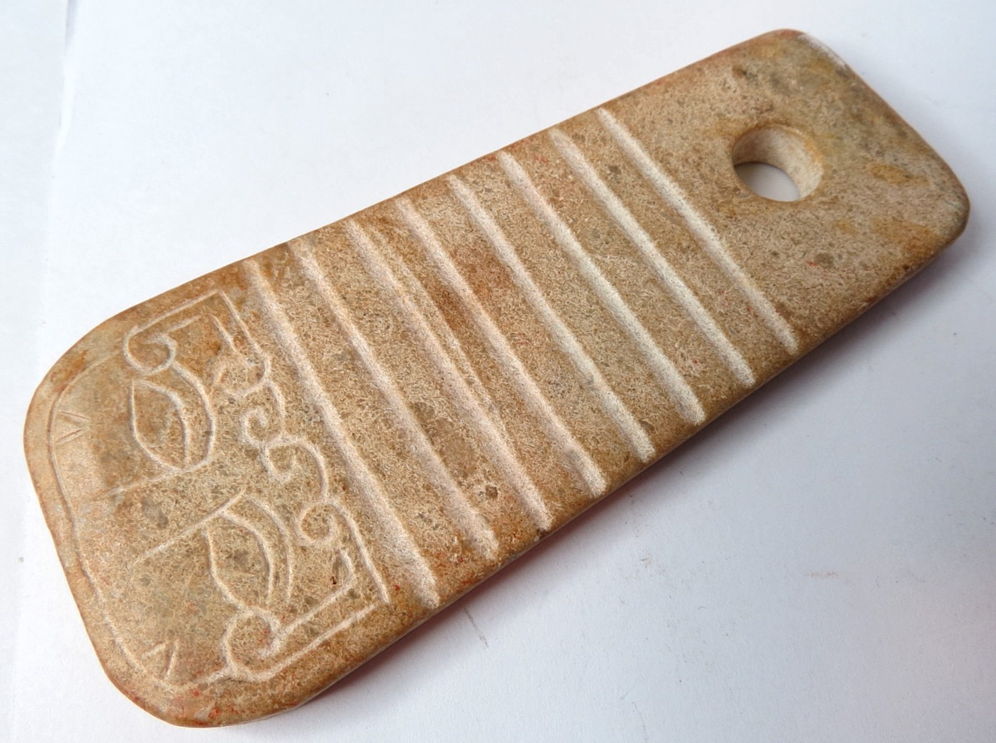 ANCIENT  PRE-COLUMBIAN MAYAN JADE ARTIFACT CURVED PENDANT 4\