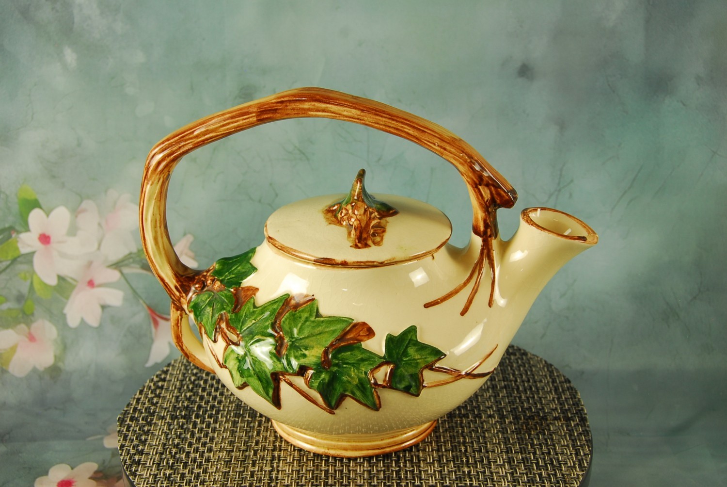 VTG~McCoy Pottery Ivy Teapot 1940s Raised Green Leaves Branch Handle w/ Lid VTG~McCoy Pottery Ivy Teapot 1940s Raised Green Leaves Branch Handle w/ Lid