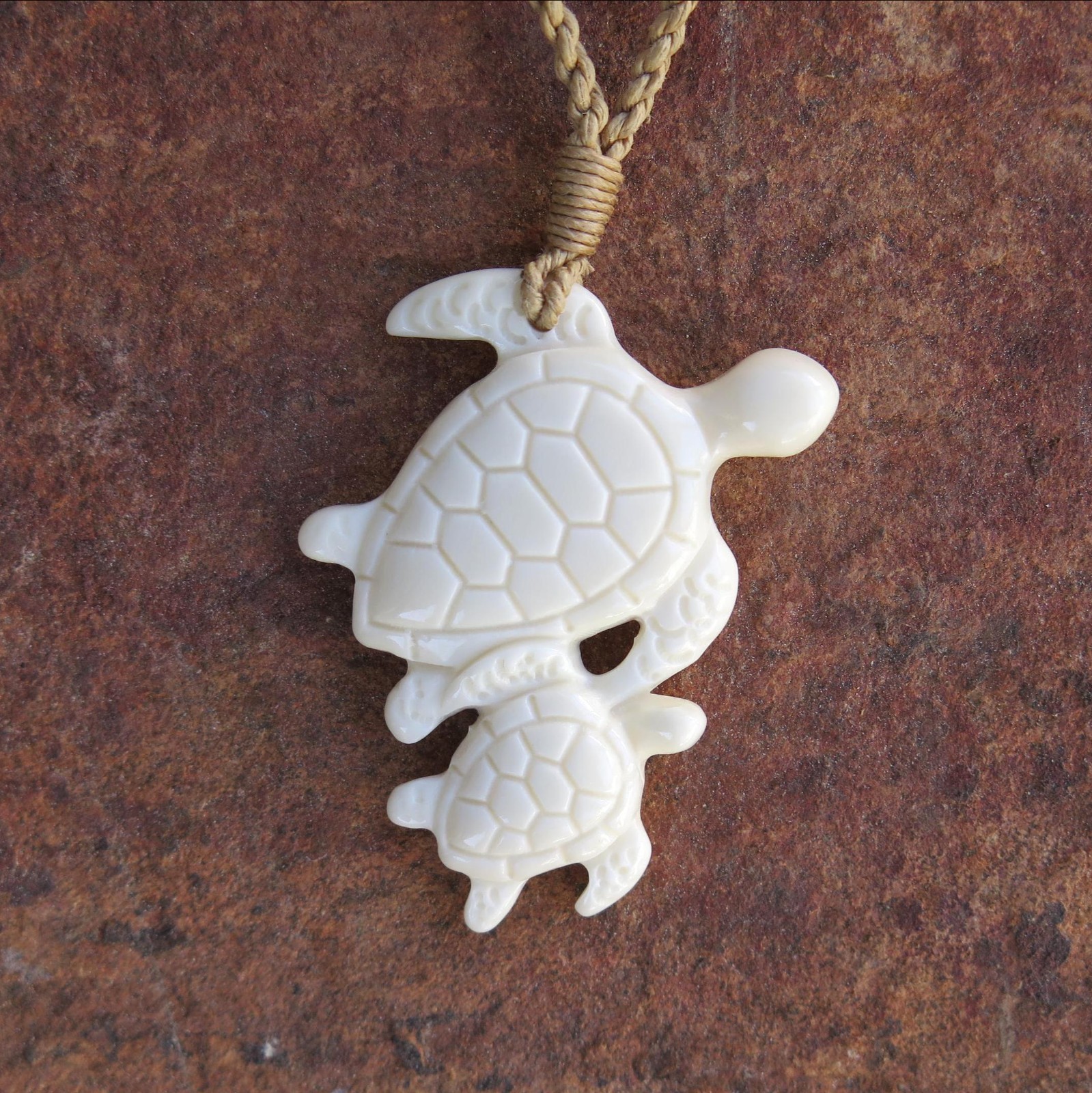Hawaiian Jewelry Turtle Honu White Buffalo Bone Carved Pendant Necklace/Choker