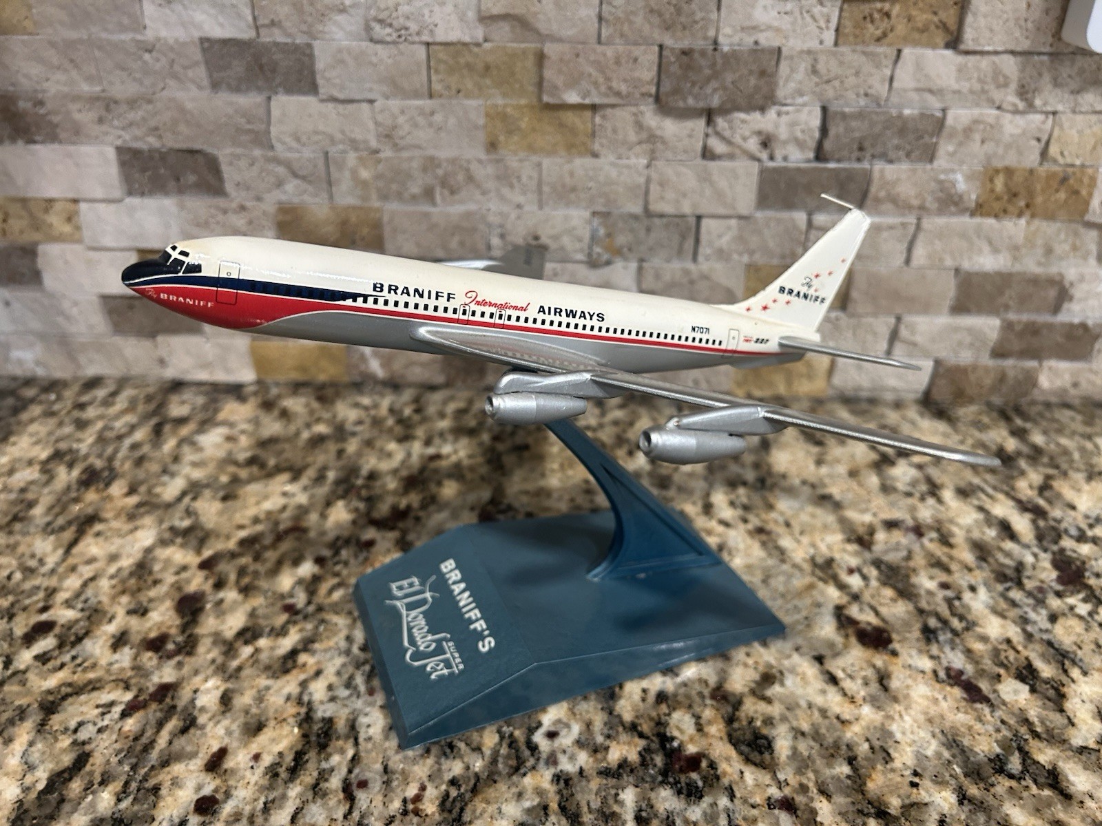 Vintage Raise Up Braniff 707 Model Vintage Raise Up Braniff 707 Model