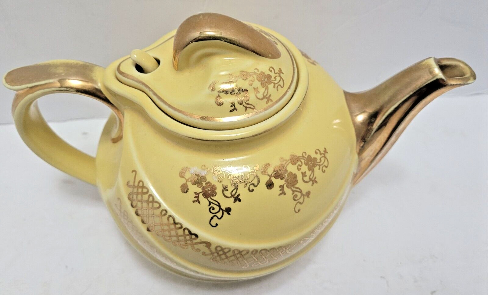 VINTAGE HALL GOLD ON YELLOW TEAPOT  ***NICE & W/FREE SHIPPING***