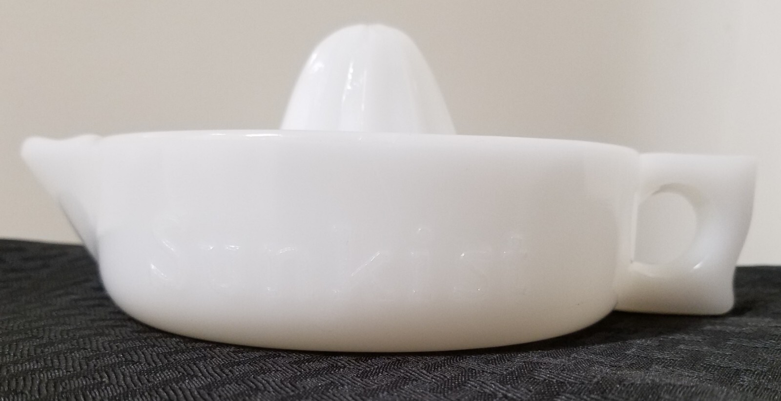 Vintage White Milk Glass Juicer Citrus Reamer Sunkist Thatcher Glass Mfg Inc. 