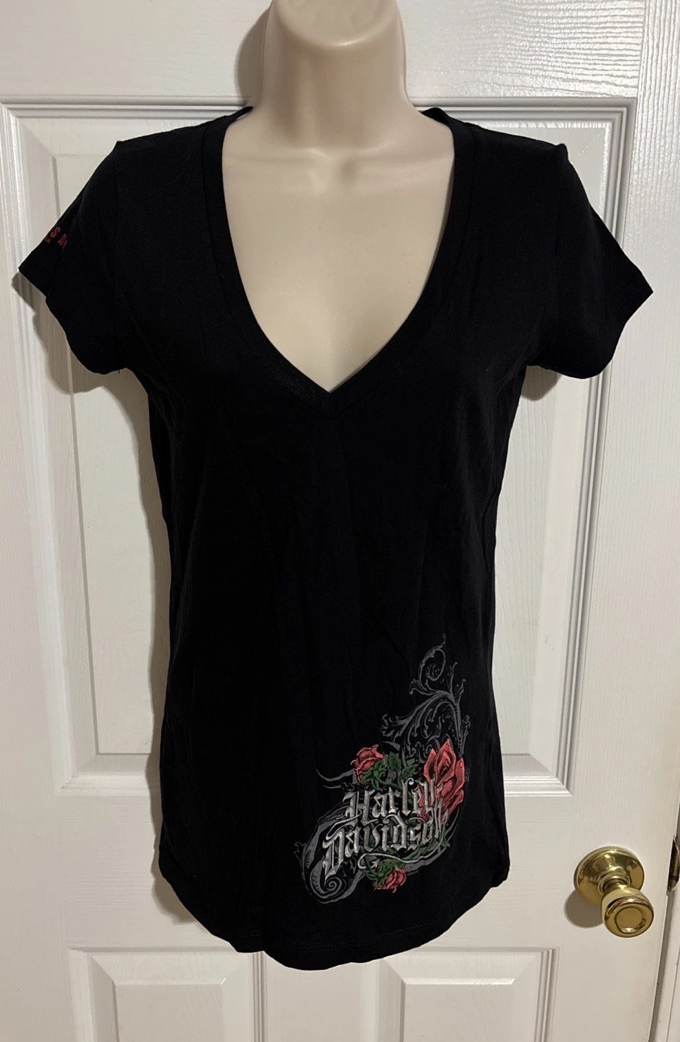 Harley Davidson Women’s V- Neck T- Shirt Black With Roses Frazier’s H-D Sz. S Harley Davidson Women’s V- Neck T- Shirt Black With Roses Frazier’s H-D Sz. S